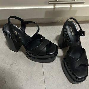 Also black sandals